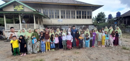 Pembagian Takjil-Kegiatan Mtbm Pekon Kenali